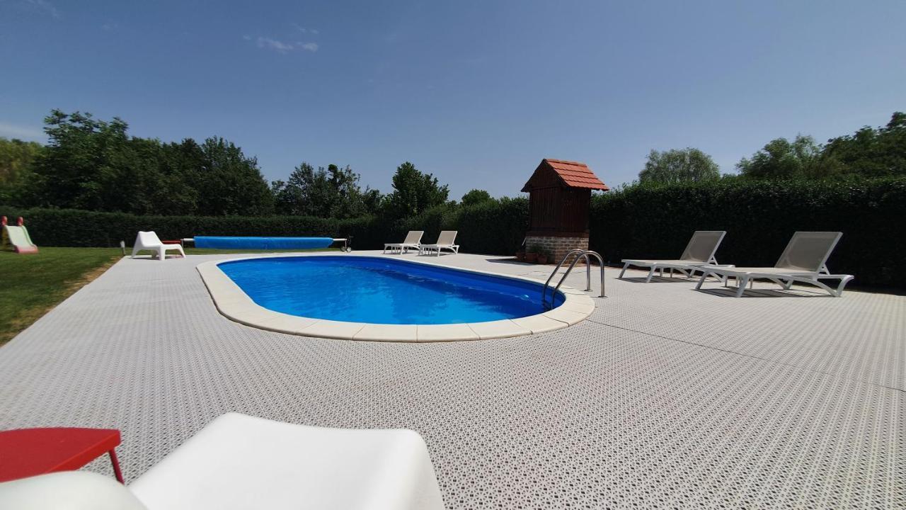 Villa Mons Aureus Popovac Екстер'єр фото