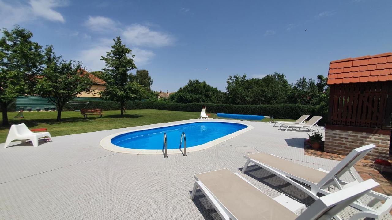 Villa Mons Aureus Popovac Екстер'єр фото