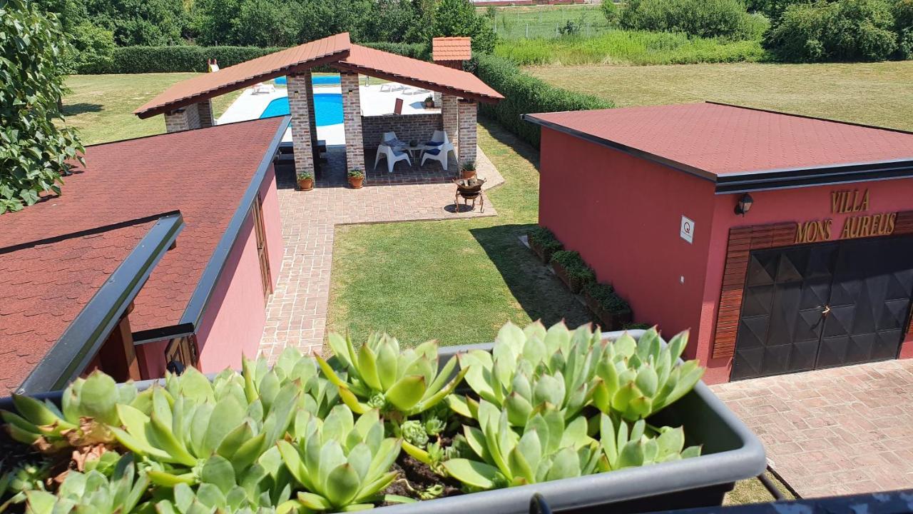 Villa Mons Aureus Popovac Екстер'єр фото